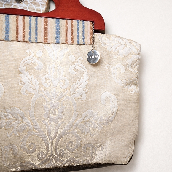 Vintage Lulu Tapestry Damask Floral Wood Handle Handbag Ivory Boho Carpet Bag - Picture 3 of 7